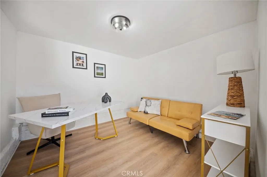 916 N Oxford Avenue, Los Angeles, California 90029 home-pic-24